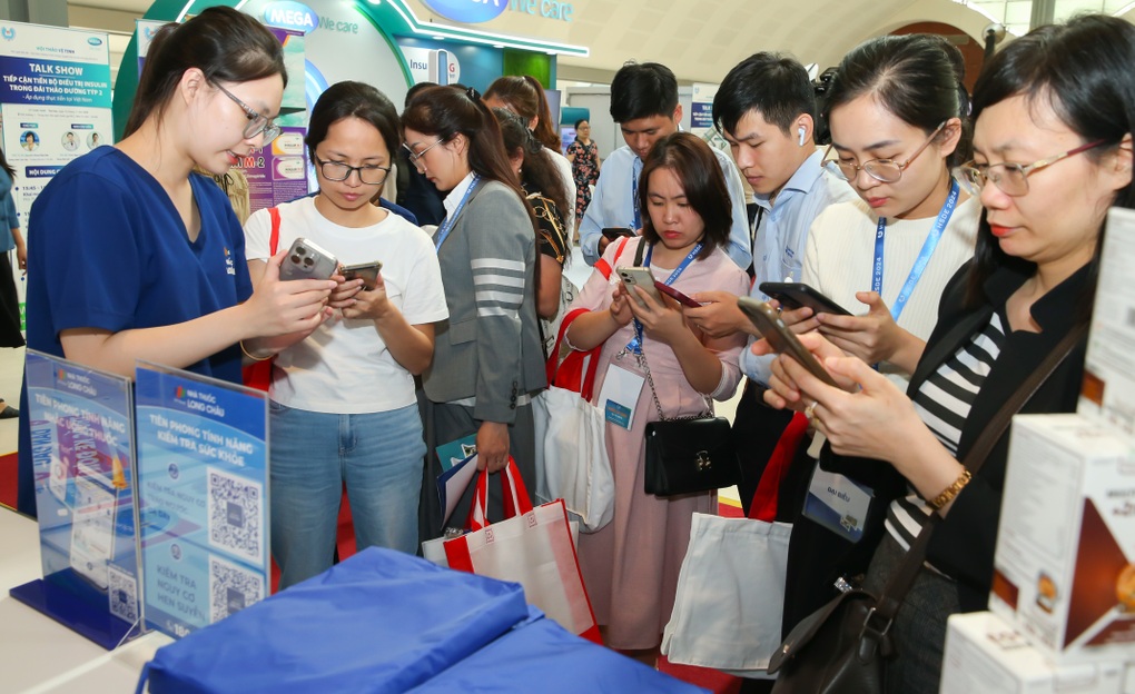 Chiến lược đào tạo giúp Long Châu tự tin chăm sóc sức khỏe hơn 20 triệu khách hàng - 1 Chiến lược đào tạo giúp Long Châu tự tin chăm sóc sức khỏe hơn 20 triệu khách hàng - 1