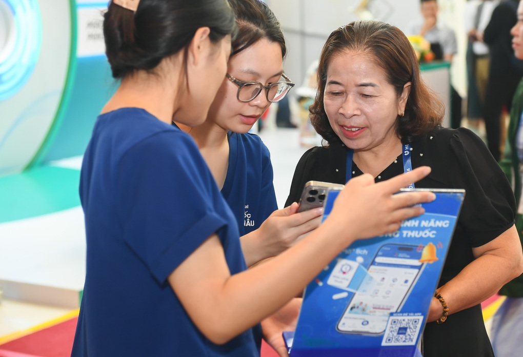 Chiến lược đào tạo giúp Long Châu tự tin chăm sóc sức khỏe hơn 20 triệu khách hàng - 2 Chiến lược đào tạo giúp Long Châu tự tin chăm sóc sức khỏe hơn 20 triệu khách hàng - 2