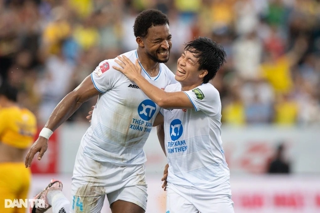 FIFA gật đầu, Nguyễn Xuân Son được thi đấu cho đội tuyển Việt Nam ở AFF Cup - 1 FIFA gật đầu, Nguyễn Xuân Son được thi đấu cho đội tuyển Việt Nam ở AFF Cup - 1