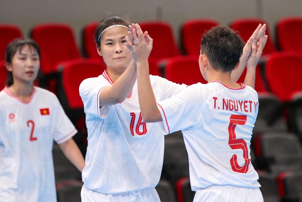 Tuyển futsal nữ Việt Nam thắng đậm Indonesia ở giải Đông Nam Á - 2